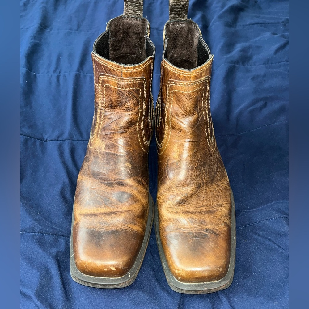 Men’s square toe Chelsea boot